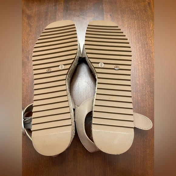 NWT A.N.A. Evie Faux Leather Low Wedge Sandals, Tan - Picture 7 of 7